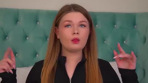 Snapshot of crystallyons chatting on 11.28.25 Crystal online show from 11.28.25