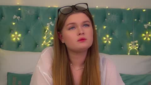 Snapshot of crystallyons chatting on 12.05.25 Crystal online show from 12.05.25