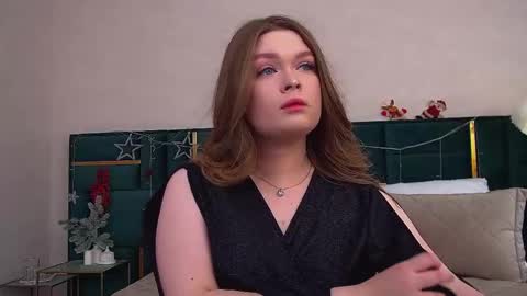 Snapshot of crystallyons chatting on 12.22.25 Crystal online show from 12.22.25