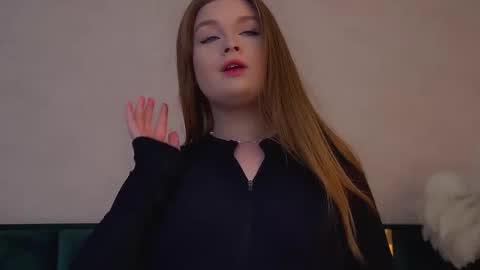 Snapshot of crystallyons chatting on 02.02.26 Crystal online show from 02.02.26