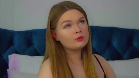 Snapshot of crystallyons chatting on 02.06.26 Crystal online show from 02.06.26