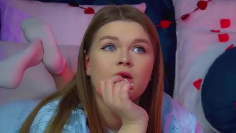 Snapshot of crystallyons chatting on 02.12.26 Crystal online show from 02.12.26