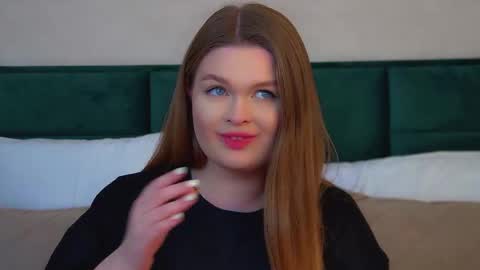 Snapshot of crystallyons chatting on 02.17.26 Crystal online show from 02.17.26