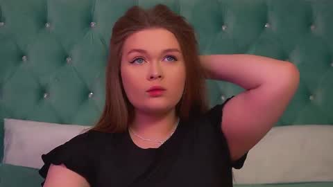 Snapshot of crystallyons chatting on 02.19.26 Crystal online show from 02.19.26