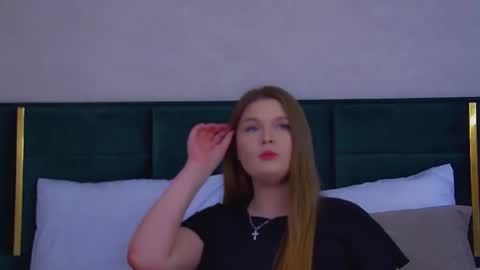 Snapshot of crystallyons chatting on 03.10.26 Crystal online show from 03.10.26