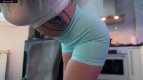 Snapshot of crystalnova_ chatting on 04.22.26 Kristina online show from 04.22.26