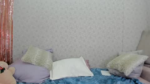 Snapshot of crystalnut chatting on 01.05.25 Maria online show from 01.05.25