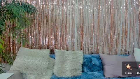 Snapshot of crystalnut chatting on 01.08.25 Maria online show from 01.08.25