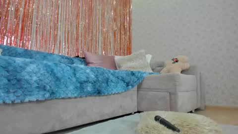 Snapshot of crystalnut chatting on 01.09.25 Maria online show from 01.09.25