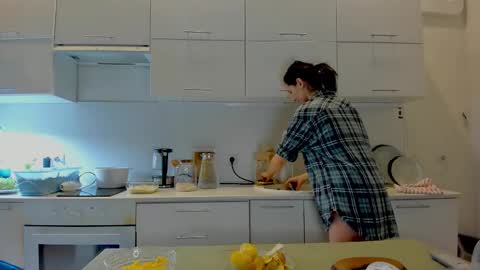 Snapshot of crystalnut chatting on 12.04.25 Maria online show from 12.04.25