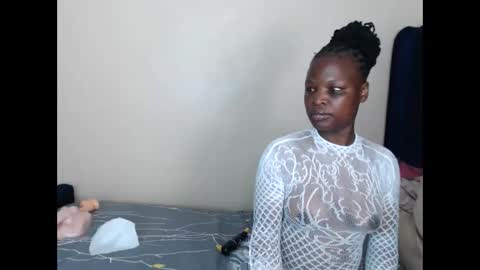 Snapshot of crystalxebony chatting on 11.13.25 crystalxebony online show from 11.13.25