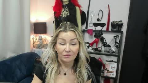 CrystalHotty online show from 04.23.26