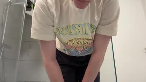 Snapshot of cube93 chatting on 11.01.25 cube93 online show from 11.01.25