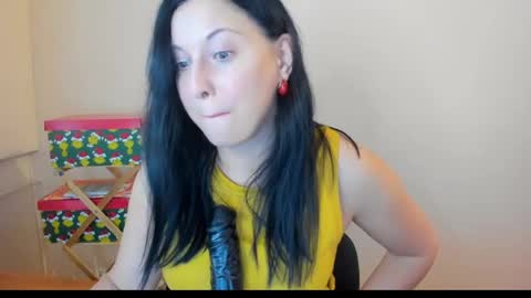 Snapshot of cuckqueenxxl chatting on 07.11.26 HELEN online show from 07.11.26