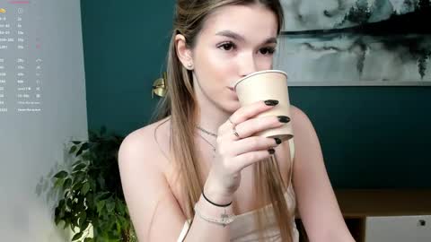 Snapshot of cuddles_jane chatting on 05.22.26 Silvia online show from 05.22.26