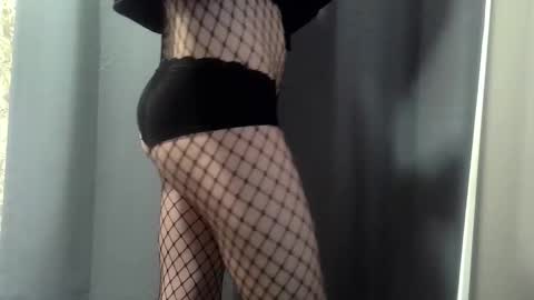 Snapshot of cuddlyclouddrake chatting on 11.27.25 Cloud online show from 11.27.25