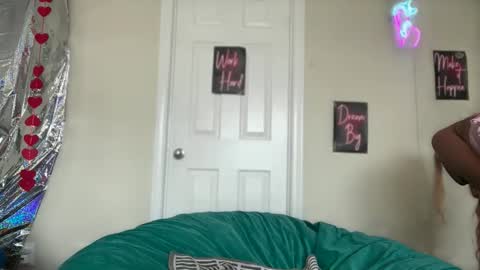 Snapshot of cum2charmxx chatting on 02.16.26 cum2charmxx online show from 02.16.26