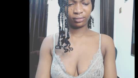 Snapshot of cumebony_petit chatting on 05.20.26 cumebony_petit online show from 05.20.26