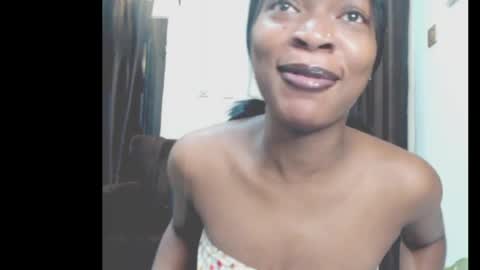 Snapshot of cumebony_petit chatting on 05.28.26 cumebony_petit online show from 05.28.26