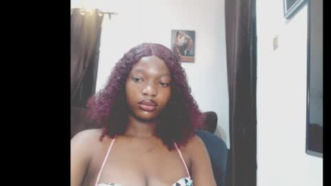 Snapshot of cumebony_petit chatting on 06.18.26 cumebony_petit online show from 06.18.26