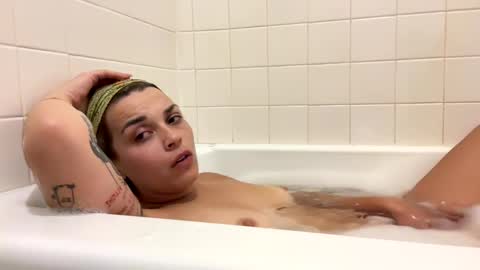 Snapshot of cumpeak chatting on 09.19.25 cumpeak online show from 09.19.25