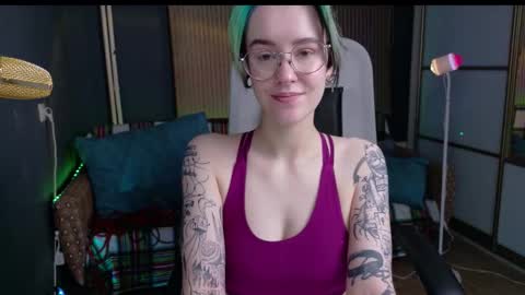 Snapshot of cumpotikeve chatting on 09.23.25 CUMpotikEve online show from 09.23.25