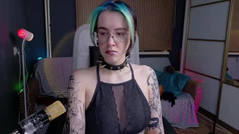 Snapshot of cumpotikeve chatting on 10.10.25 CUMpotikEve online show from 10.10.25