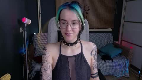 Snapshot of cumpotikeve chatting on 10.11.25 CUMpotikEve online show from 10.11.25