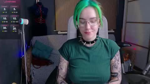 Snapshot of cumpotikeve chatting on 10.20.25 CUMpotikEve online show from 10.20.25