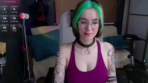 Snapshot of cumpotikeve chatting on 10.24.25 CUMpotikEve online show from 10.24.25