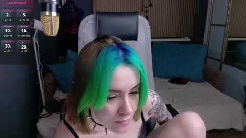 Snapshot of cumpotikeve chatting on 10.27.25 CUMpotikEve online show from 10.27.25