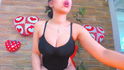 Snapshot of cupcake_izzy chatting on 02.17.26 cupcake_izzy online show from 02.17.26