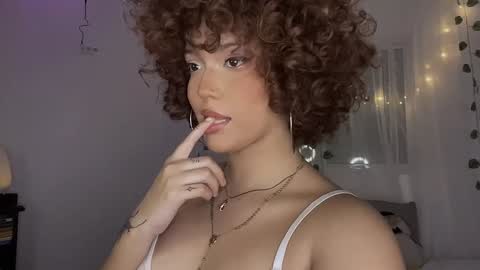 Snapshot of curls_emma chatting on 01.28.25 Emma online show from 01.28.25