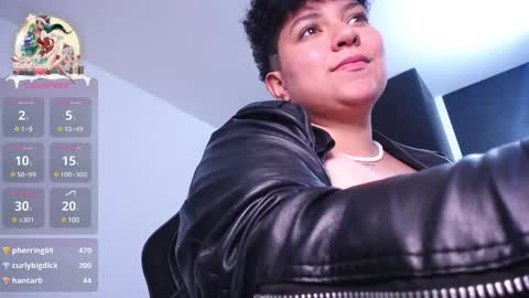 Snapshot of curly_cam_queen chatting on 12.22.24 Bruna online show from 12.22.24