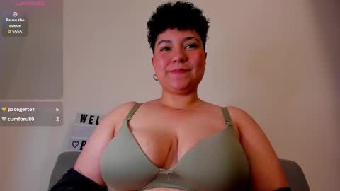 Snapshot of curly_cam_queen chatting on 01.24.25 Bruna online show from 01.24.25