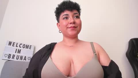 Snapshot of curly_cam_queen chatting on 02.06.25 Bruna online show from 02.06.25