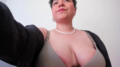 Snapshot of curly_cam_queen chatting on 02.09.25 Bruna online show from 02.09.25