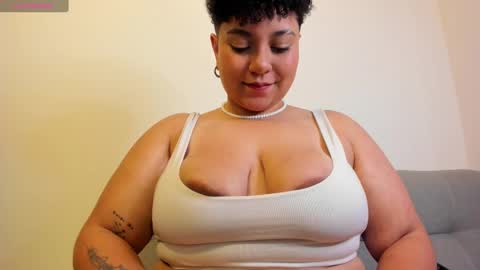 Snapshot of curly_cam_queen chatting on 03.02.25 Bruna online show from 03.02.25