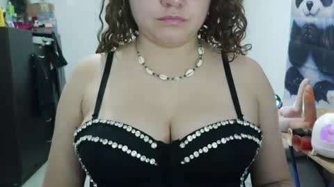 Snapshot of curly_greeneyed chatting on 06.26.26 Vannesa online show from 06.26.26