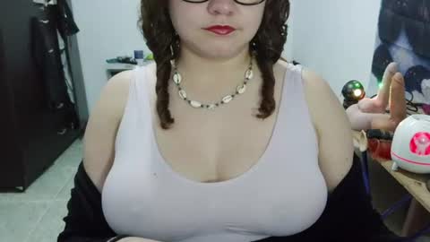 Snapshot of curly_greeneyed chatting on 08.07.26 Vannesa online show from 08.07.26