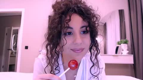curly_jade_ online show from 04.15.26