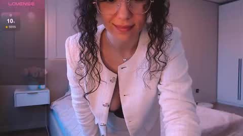 Snapshot of curly_jade_ chatting on 05.16.26 curly_jade_ online show from 05.16.26
