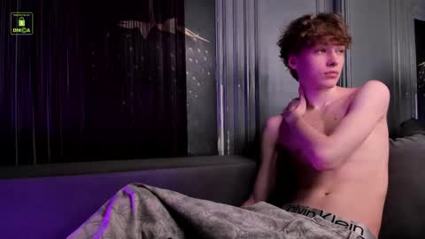 Snapshot of curlytwinkboy chatting on 11.19.25 KEVIN online show from 11.19.25