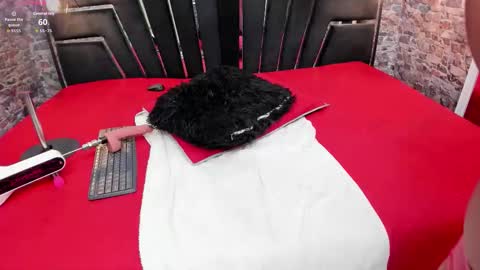 Snapshot of curvy_alyanna chatting on 10.13.25 Alyanna online show from 10.13.25