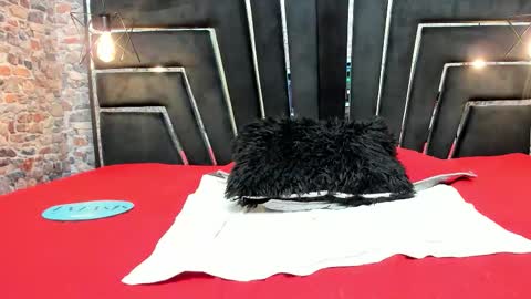 Snapshot of curvy_alyanna chatting on 10.18.25 Alyanna online show from 10.18.25