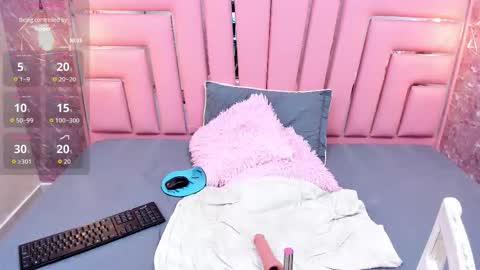 Snapshot of curvy_alyanna chatting on 11.04.25 Alyanna online show from 11.04.25