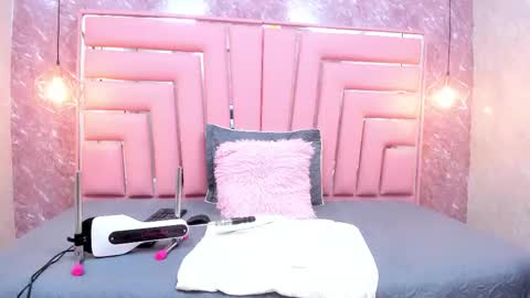 Snapshot of curvy_alyanna chatting on 11.13.25 Alyanna online show from 11.13.25