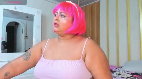 Snapshot of curvy_beauty_ chatting on 10.25.25 Hanna online show from 10.25.25