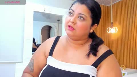 Snapshot of curvy_beauty_ chatting on 11.05.25 Hanna online show from 11.05.25