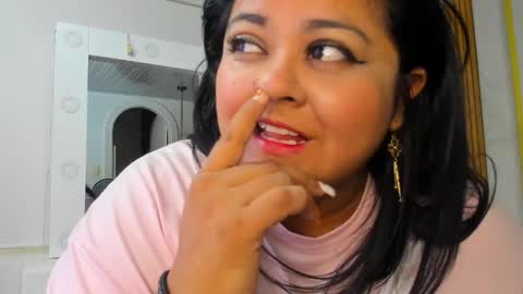 Snapshot of curvy_beauty_ chatting on 11.16.25 Hanna online show from 11.16.25